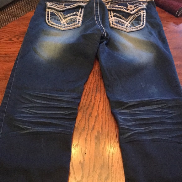 Hydraulic Jean Capri in size 8. Dark wash - Picture 11 of 13